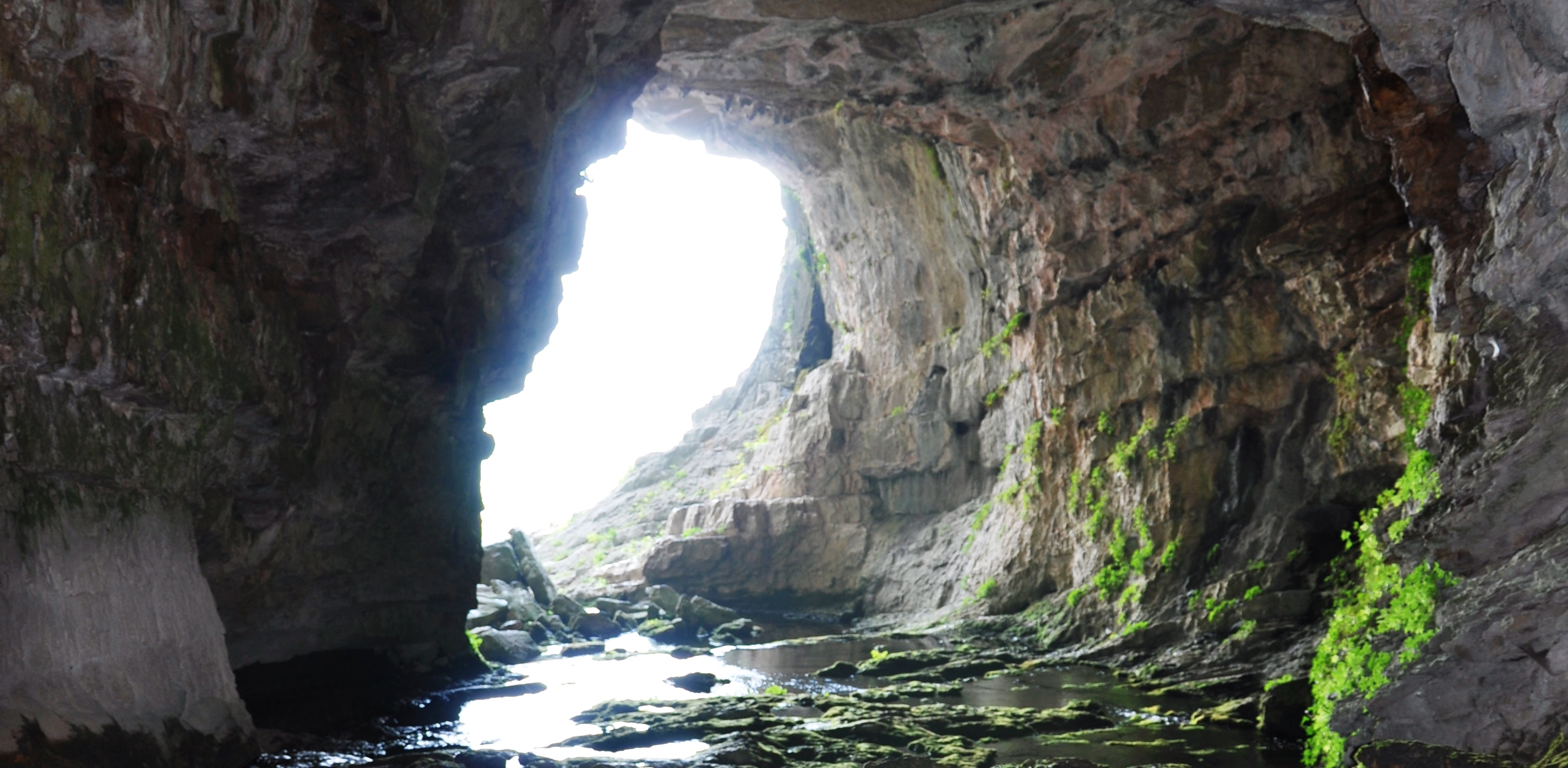 Salida de la Cueva de los Chorros