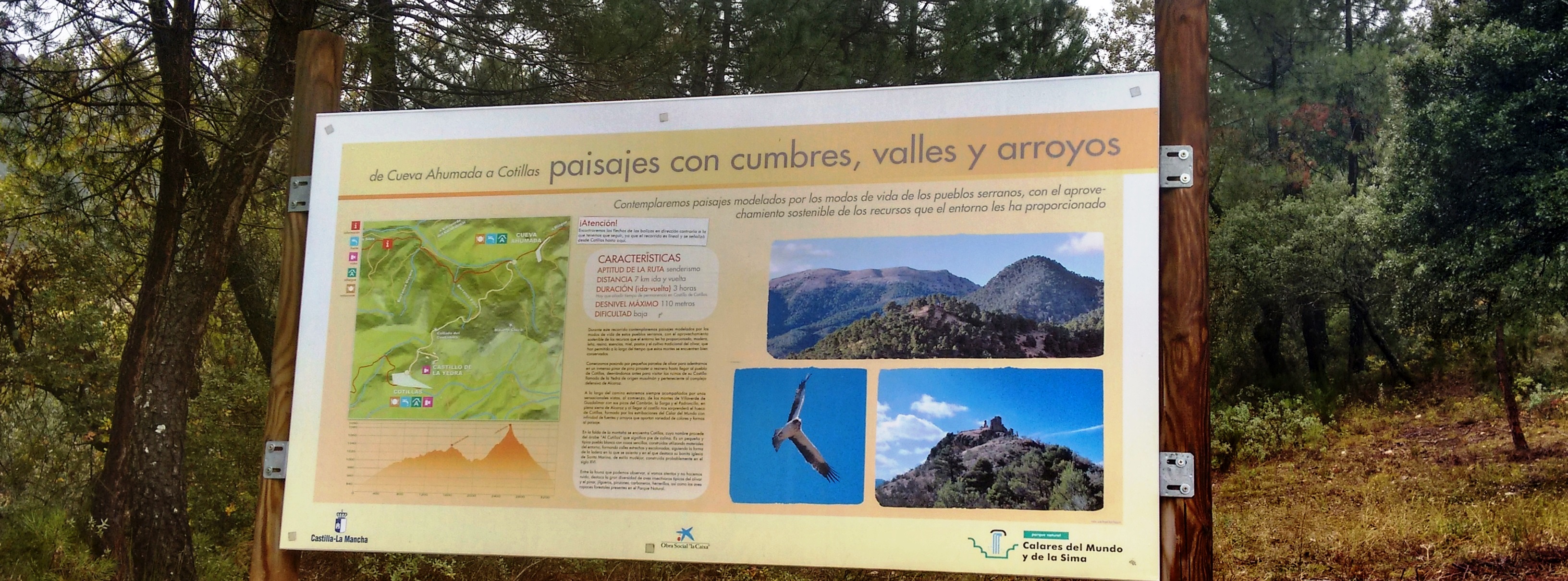 cartel interpretativo en el inicio de la ruta desde Cueva ahumada