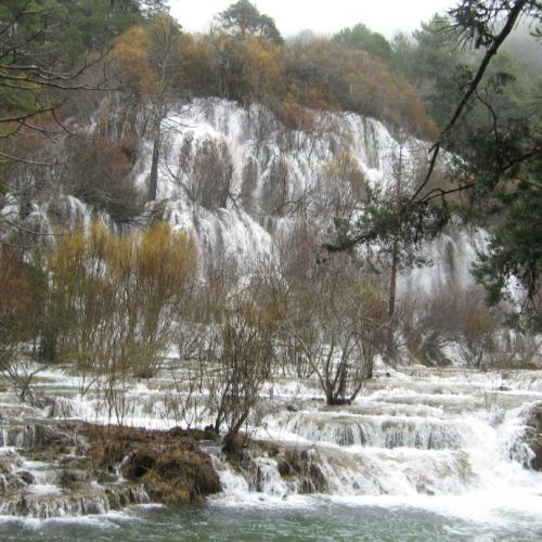 Cascada desbordada en el río Cuervo